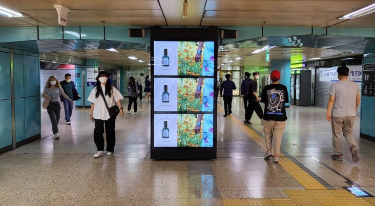 韩国地铁木洞站5号线立柱灯箱
