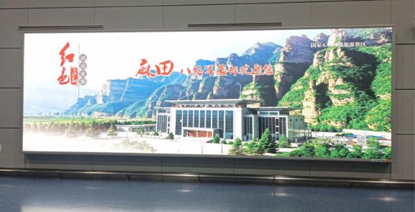 太原武宿机场T2二层候机厅西指廊右侧灯箱