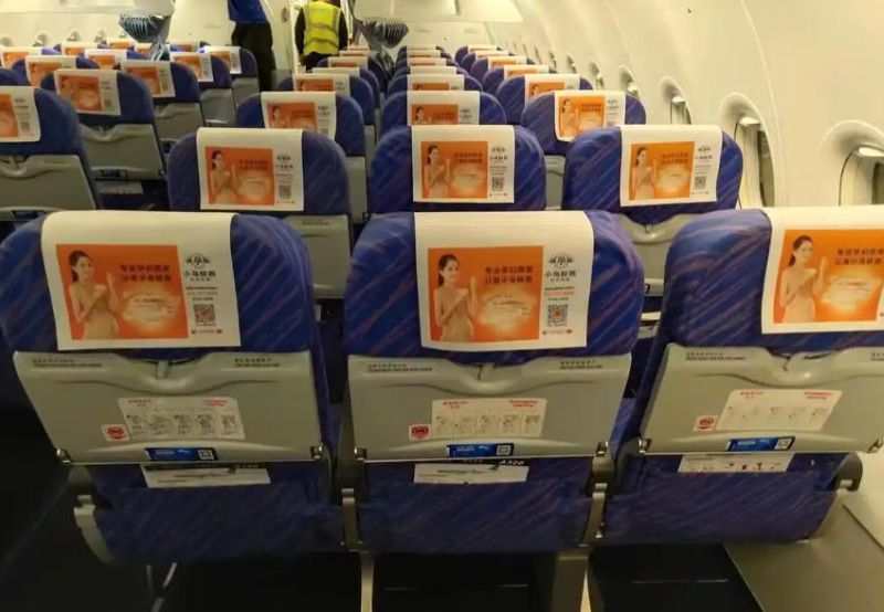 长龙航空飞机客舱内小桌板广告