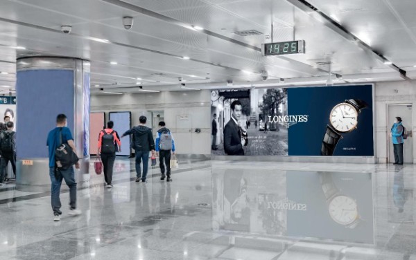 大连周水子机场国内一层到达行李提取厅灯箱