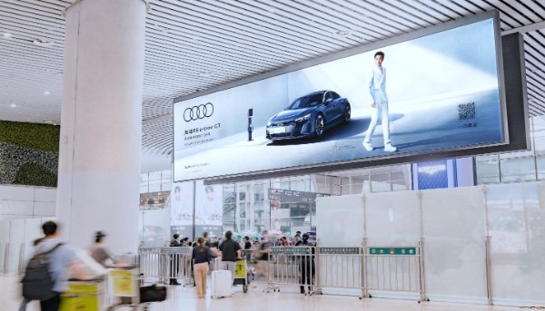 广州白云国际机场T2国内到达行李厅出口灯箱