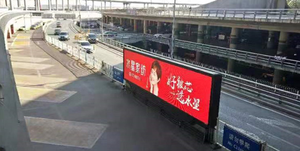 北京首都机场T3一层出租车上车区域LED
