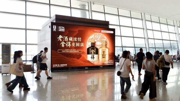 成都天府国际机场T2到达二层混流区灯箱