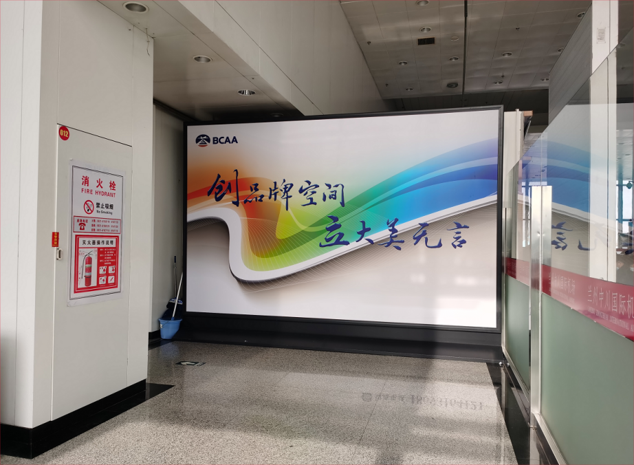兰州中川机场T1航站楼到达通廊灯箱