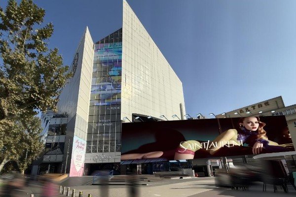 上海TX淮海AIRPARK下方玻璃外墙贴膜