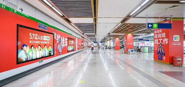 南京地铁安德门站厅区域包柱灯箱+贴膜