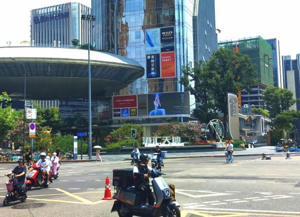 成都港汇天地LED大屏