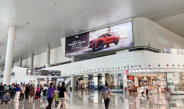 广州白云国际机场T2国内出发到达混流区巨型灯箱套装