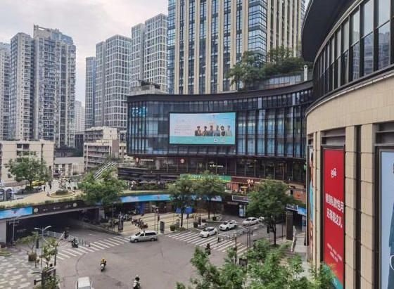 重庆龙湖时代天街C馆面向D馆LED