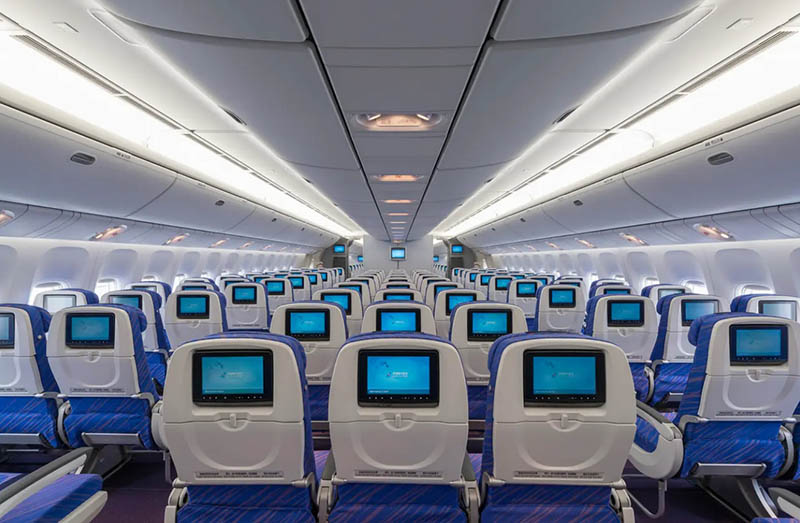 国际航空飞机客舱内电视广告