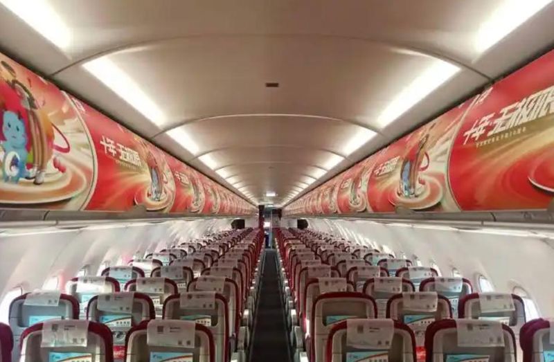 长龙航空飞机客舱内三件套广告
