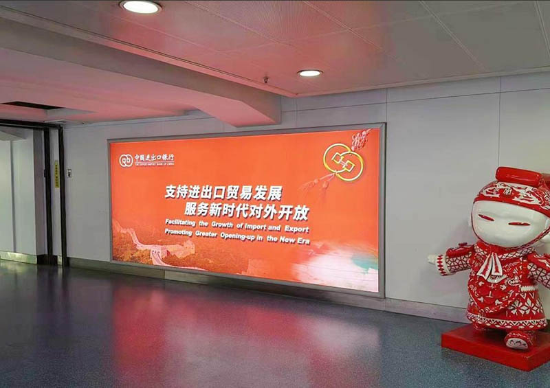 西安咸阳国际机场到达夹层灯箱