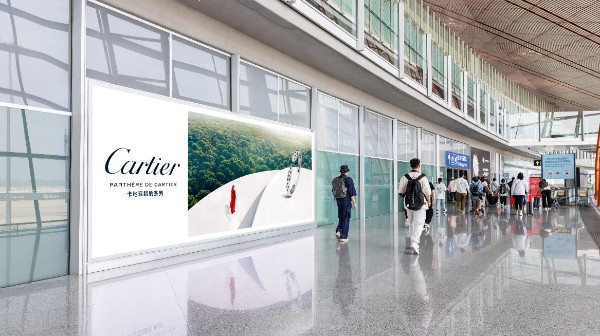 北京首都机场T3C国内到达通廊落地灯箱