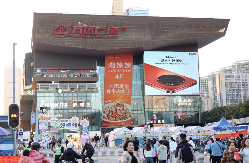 广州海珠万达广场正门LED屏