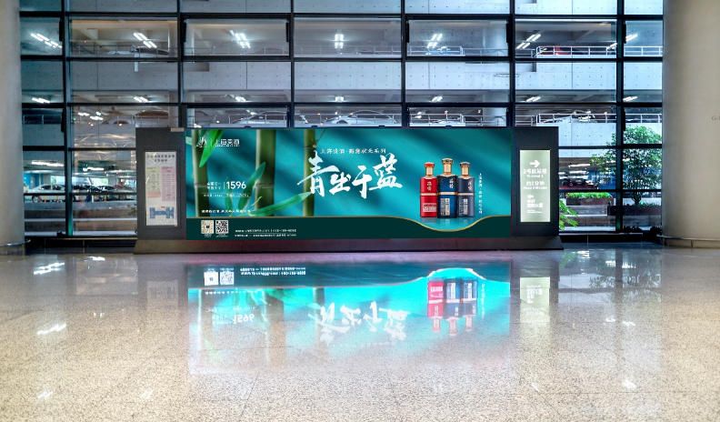 虹桥国际机场T2地铁出入口落地LED