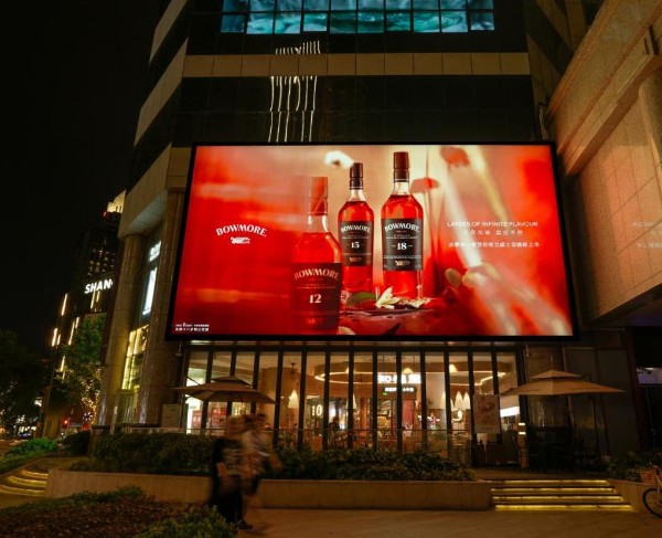 上海金钟广场超级灯箱