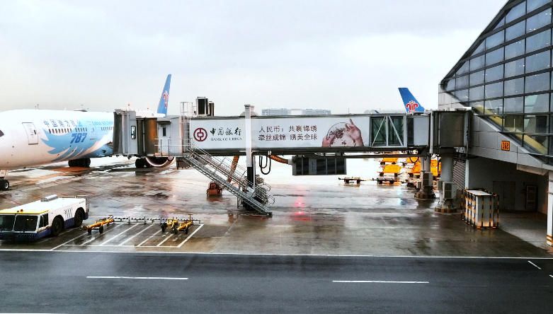 白云国际机场T2外廊桥贴膜套装