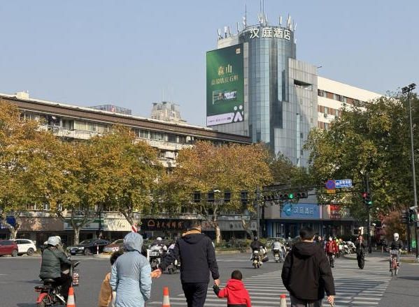 杭州体育场路汉庭酒店大牌