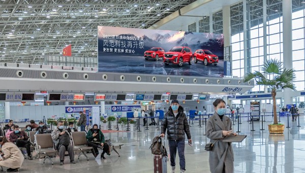 南昌昌北国际机场T2二层出发办票岛灯箱