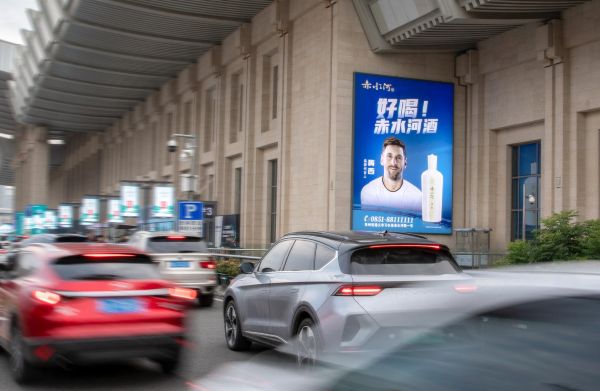 济南西站旅客出发平台灯箱