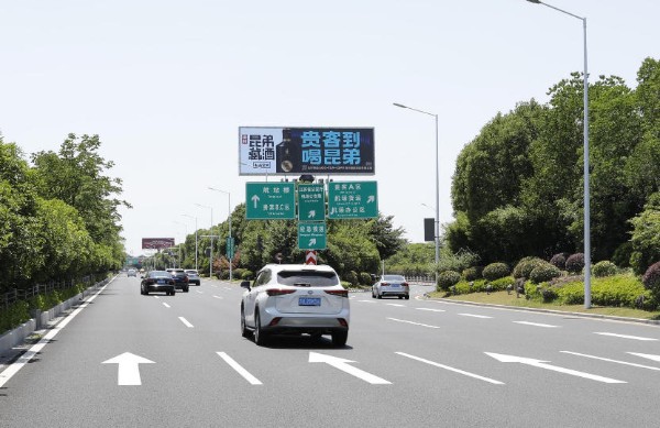 南京禄国际机场口户外LED