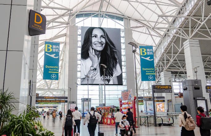 白云国际机场T1出发主楼国旗位LED