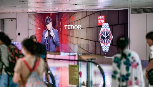 海口美兰机场T2二层到达通廊汇聚口灯箱