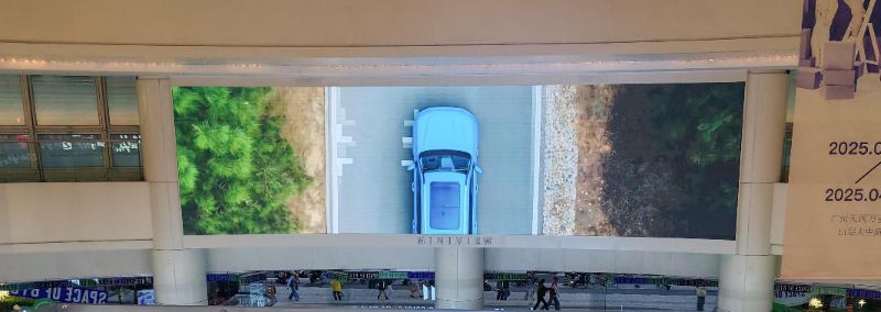 广州万菱汇北2门1层中庭LED