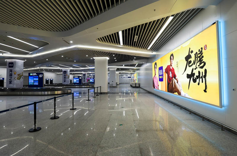 武汉天河机场T2一层到达行李提取厅灯箱