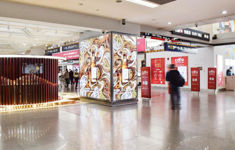 海口美兰机场T1二层出发厅免税区包柱灯箱