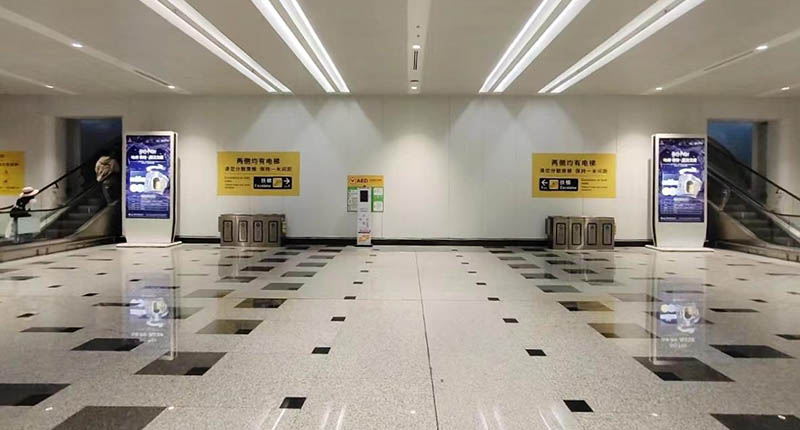 北京大兴机场B1层安检后LED