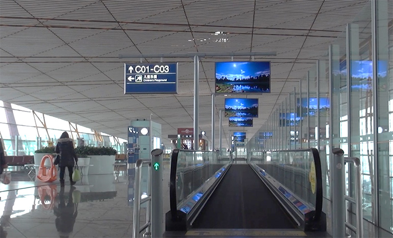 北京首都机场T3C楼三层国内出发步道上方LED媒体