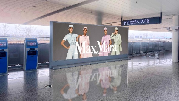 宁波栎社国际机场T2GTC左右通道电梯处灯箱