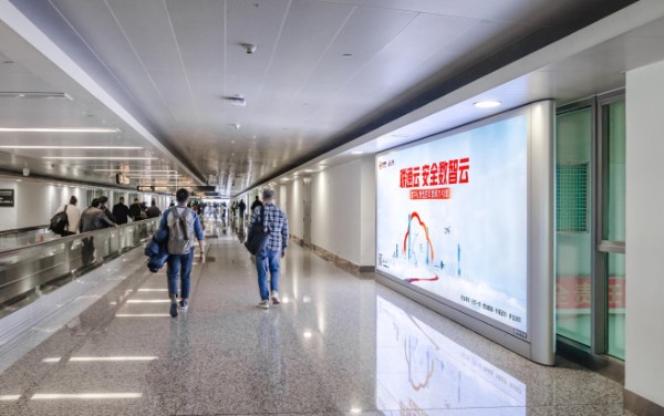 广州白云国际机场T1到达指廊墙体灯箱套装