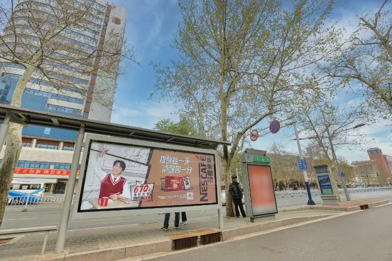 广州公交车候车厅