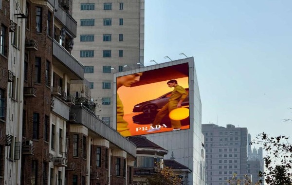 上海TX淮海东侧立面灯箱