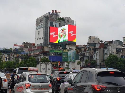河内栋多郡（ DONG DA DIST ）的O CHO DUA 环岛路口