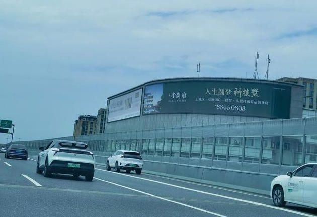 杭州市上城区秋石高架龙湖冠寓大牌