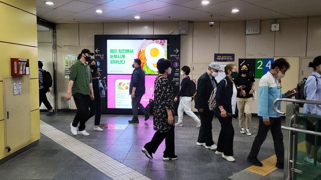 Korea Subway Dongdaemun History & Culture Park Station Line 4 LED