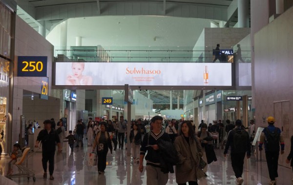 韩国仁川国际机场T2出发免税区LED