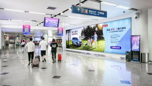 海口美兰机场T1到达通廊墙体灯箱