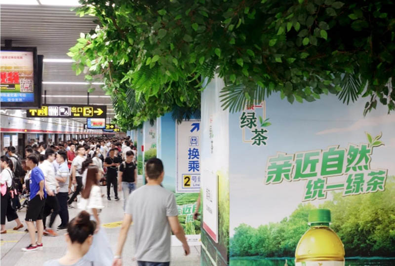 郑州地铁S+级站点包柱灯箱
