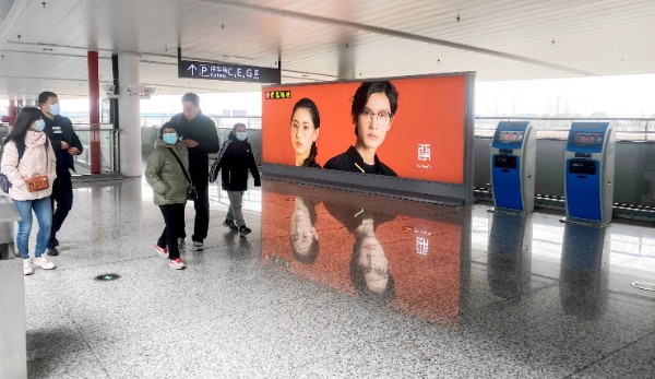 宁波栎社国际机场T2GTC左右通道电梯处灯箱
