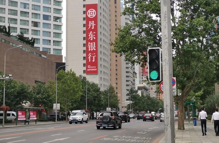 大连人民路国门宾馆墙体大牌