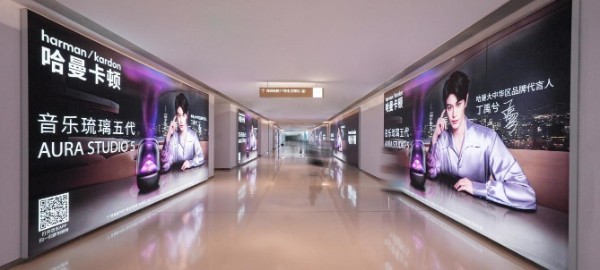 深圳湾万象城地铁通道连廊D段灯箱