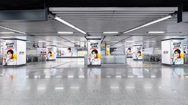 杭州地铁L1龙翔桥西湖第一站全站厅LED