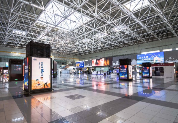 珠海金湾机场二层国内出发厅安检口灯箱套装