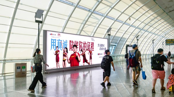 广州白云国际机场T1国内出发通廊灯箱套装