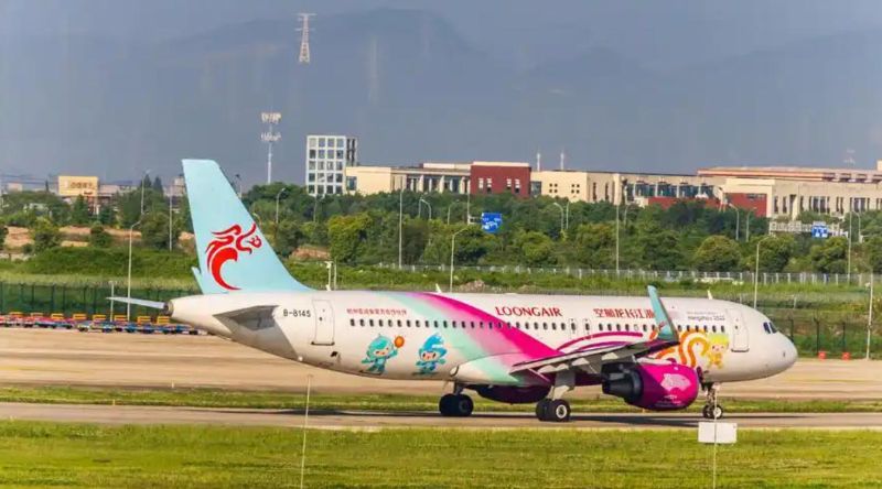 长龙航空飞机机身广告