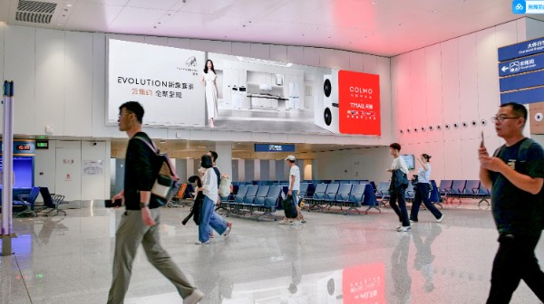 海口美兰机场T2一层行李厅下扶梯正对LED